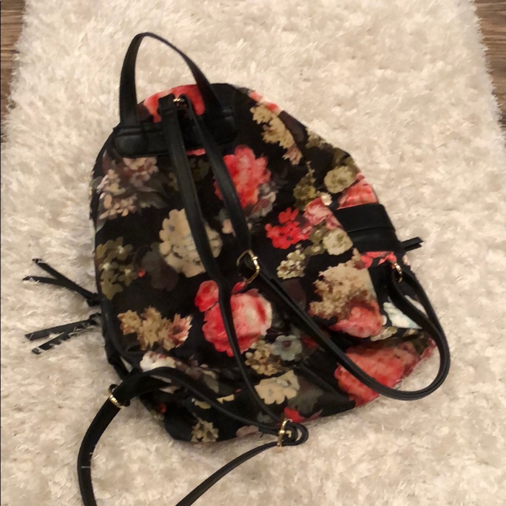 Backpack - Picture 3 of 6
